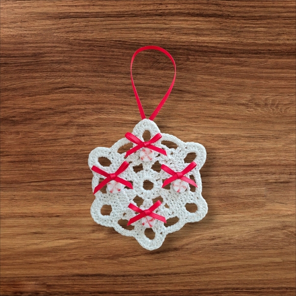 Christmas Ornaments Crochet Doily Wreaths  Set of 3  - Faux Peppermints,Noel - Picture 5 of 11